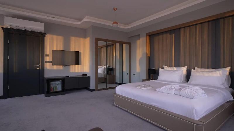 Aileena Hotel & Villas image
