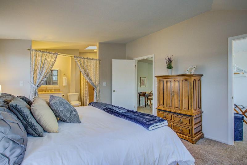 5brmonument Historic Charmminutes To Hiking image