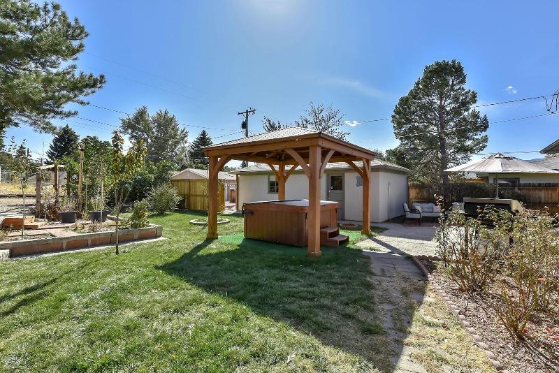 3bdmid-century Modernhot Tub, Grill, Close to DT image