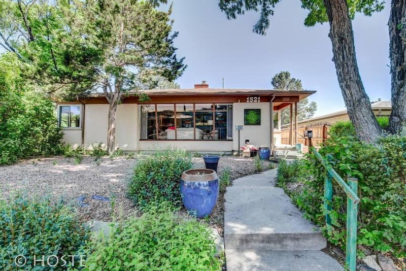 3bdmid-century Modernhot Tub, Grill, Close to DT image