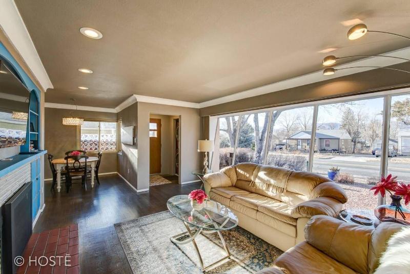 3bdmid-century Modernhot Tub, Grill, Close to DT image