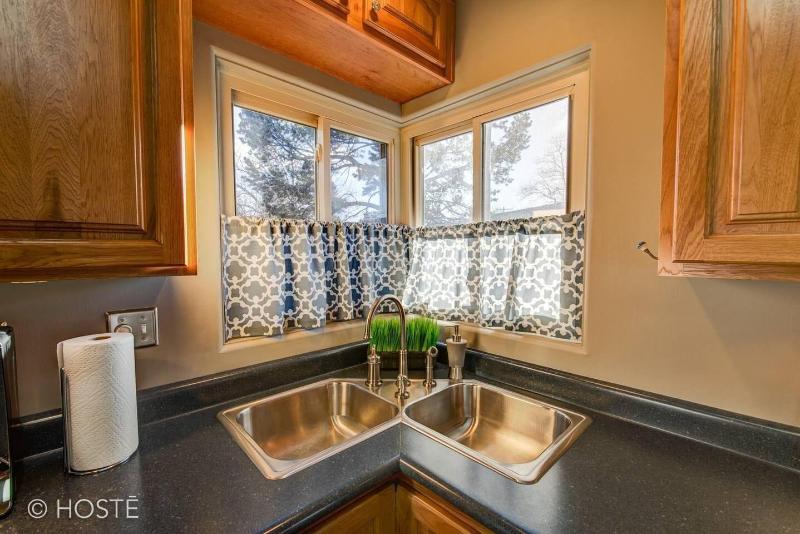 3bdmid-century Modernhot Tub, Grill, Close to DT image