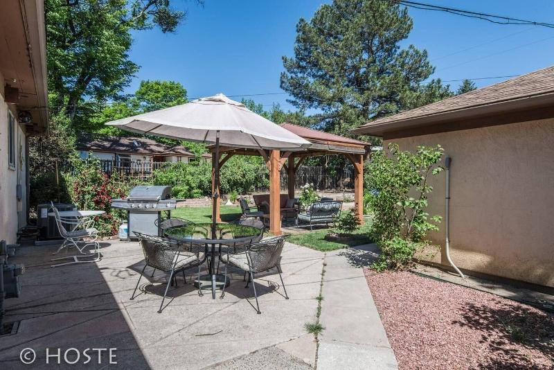 3bdmid-century Modernhot Tub, Grill, Close to DT image