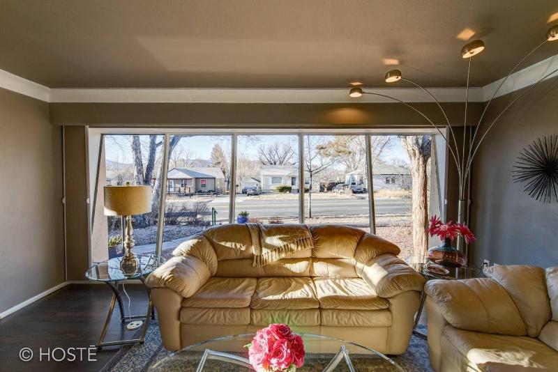 3bdmid-century Modernhot Tub, Grill, Close to DT image