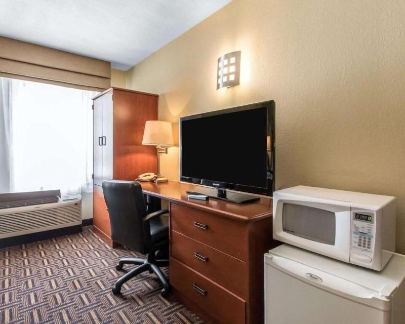 The Douillet by Demeure Hotels image