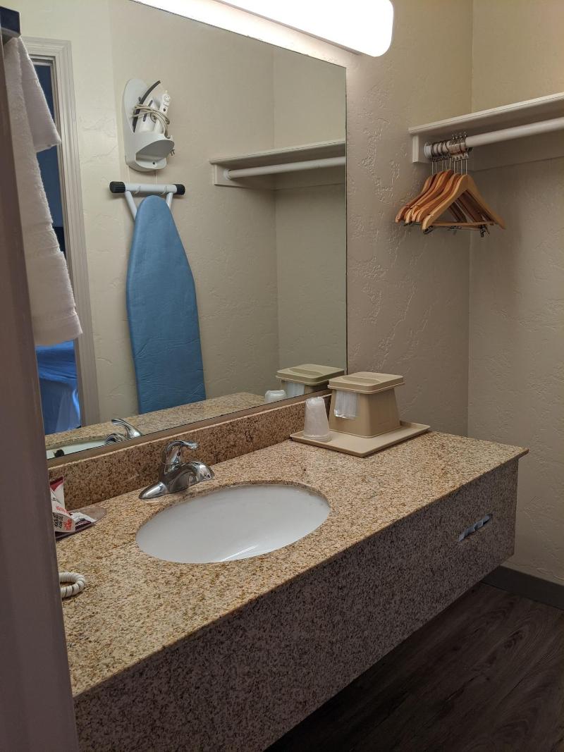 Atrium Inn image 10