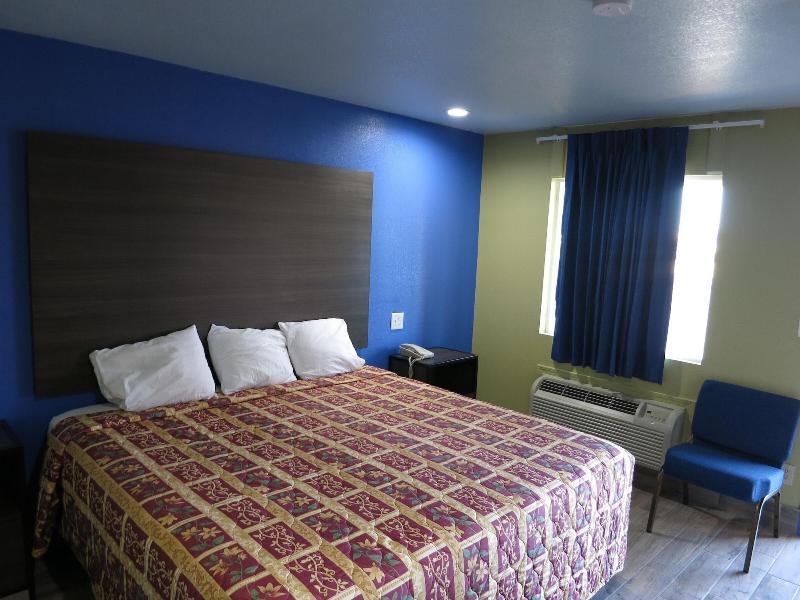 Gateway Motor Inn — exterior view