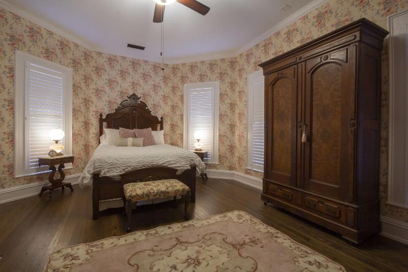 Belle Louise Historic Guest House image