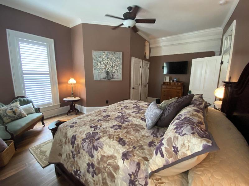 Belle Louise Historic Guest House image