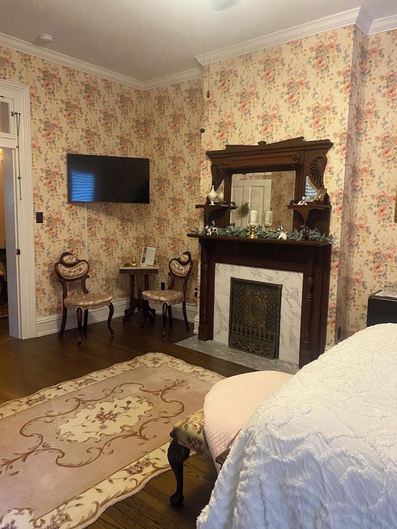 Belle Louise Historic Guest House image