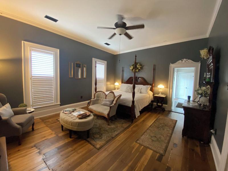 Belle Louise Historic Guest House image
