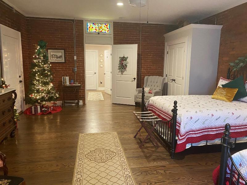 Belle Louise Historic Guest House image