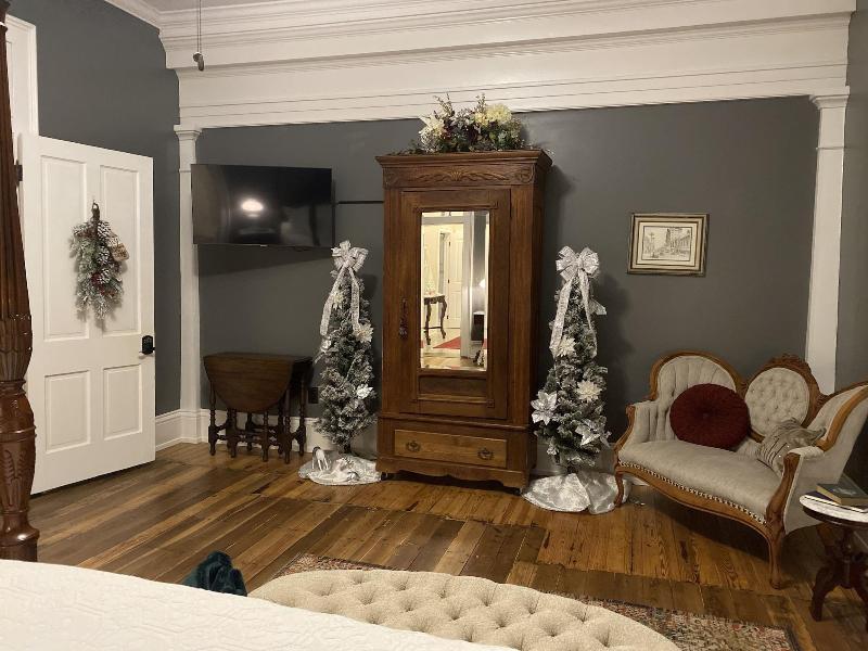 Belle Louise Historic Guest House image