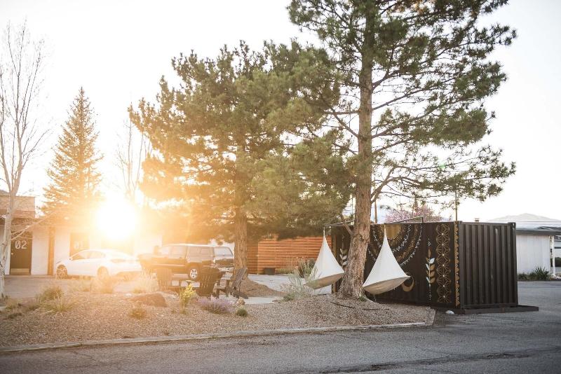 The Amigo Motor Lodge image