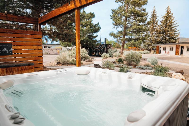 The Amigo Motor Lodge image