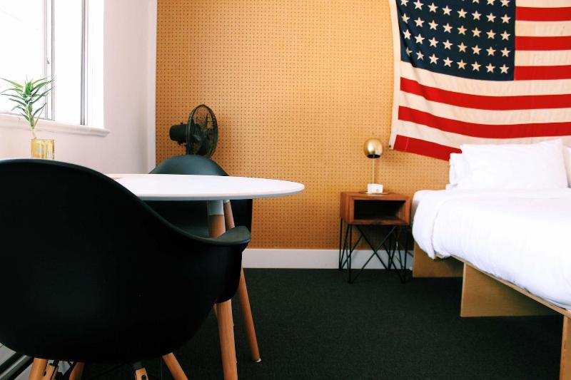 The Amigo Motor Lodge image