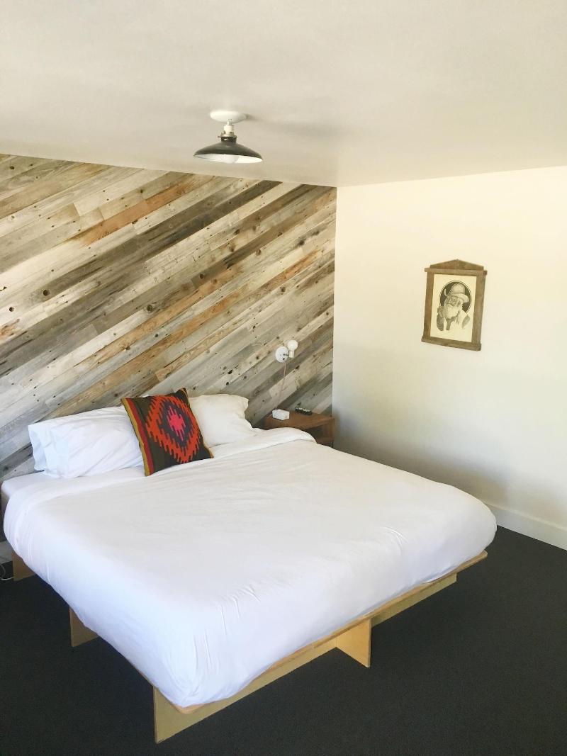 The Amigo Motor Lodge image