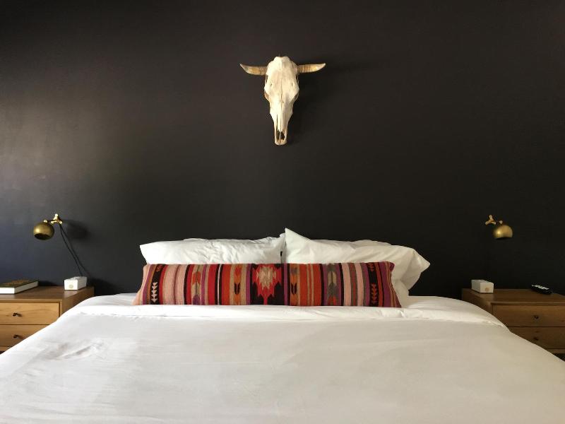 The Amigo Motor Lodge image