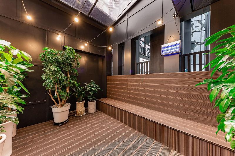Hotel Urban Brown image