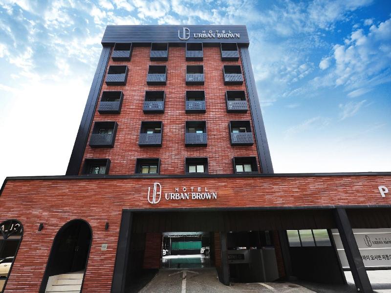 Hotel Urban Brown image