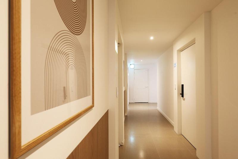Hotel Urban Brown image