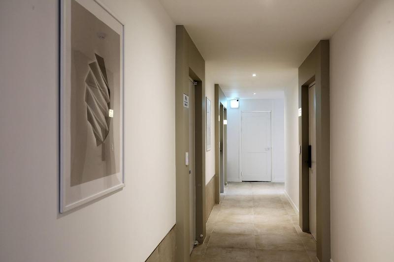 Hotel Urban Brown image