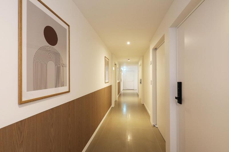 Hotel Urban Brown image