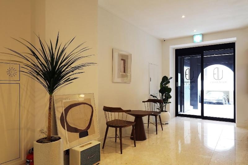 Hotel Urban Brown image