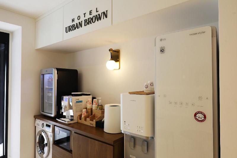Hotel Urban Brown image
