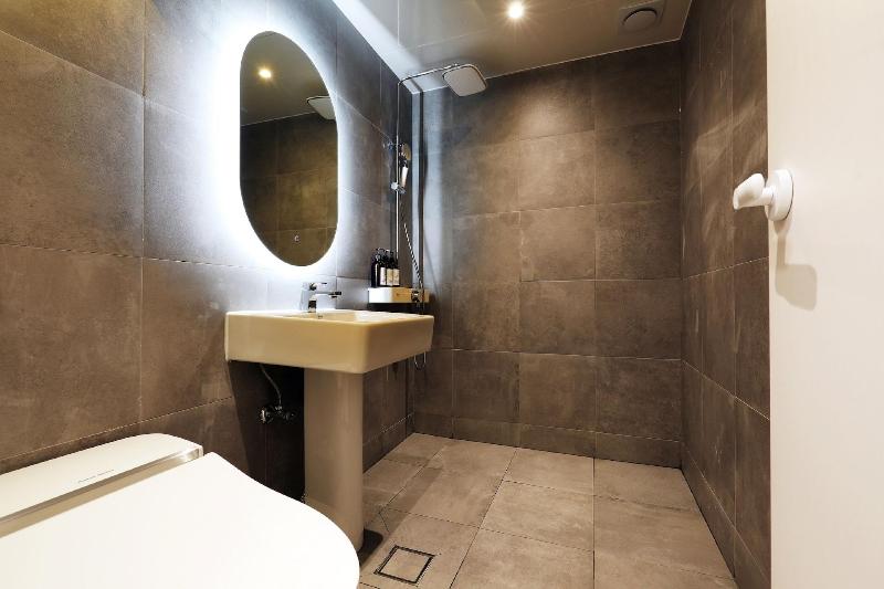 Hotel Urban Brown image