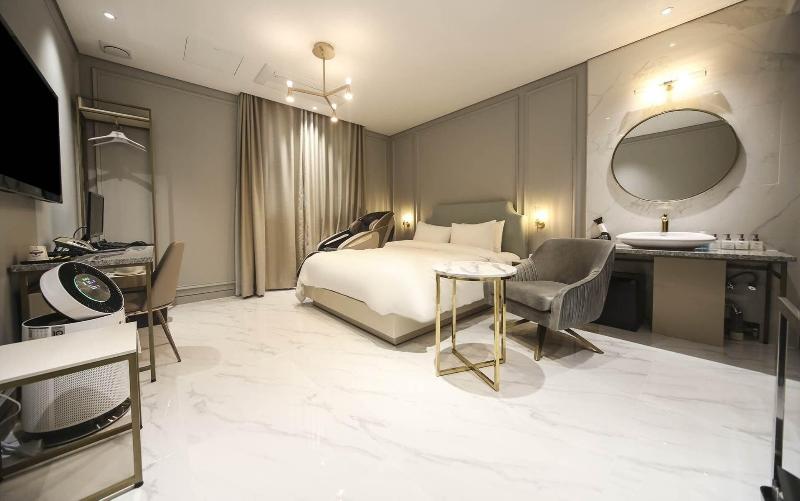 Lexy Hotel image