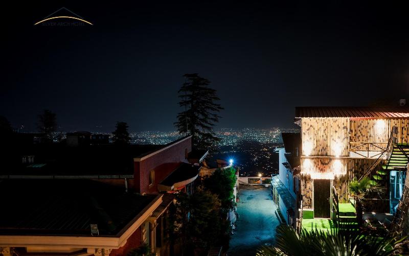 Silver Arch Hotel image