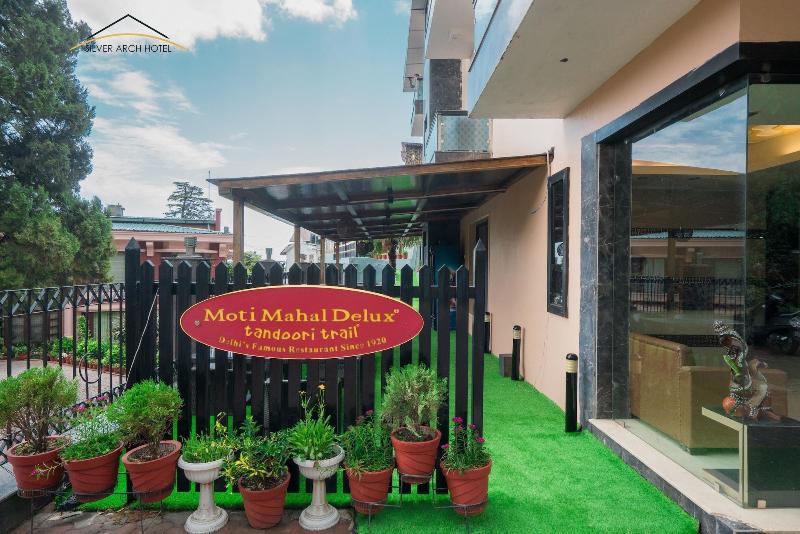 Silver Arch Hotel image