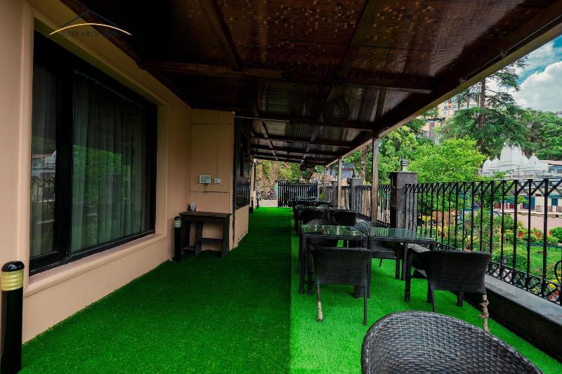 Silver Arch Hotel image