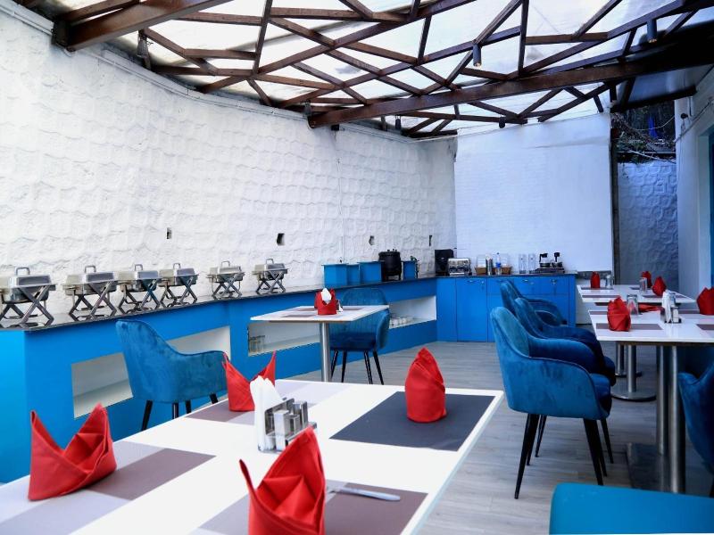 Silver Arch Hotel image