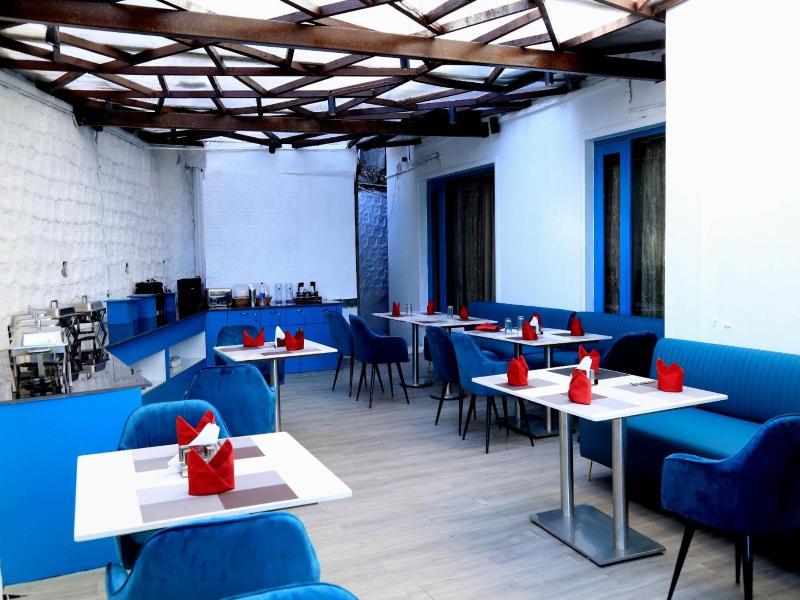 Silver Arch Hotel image
