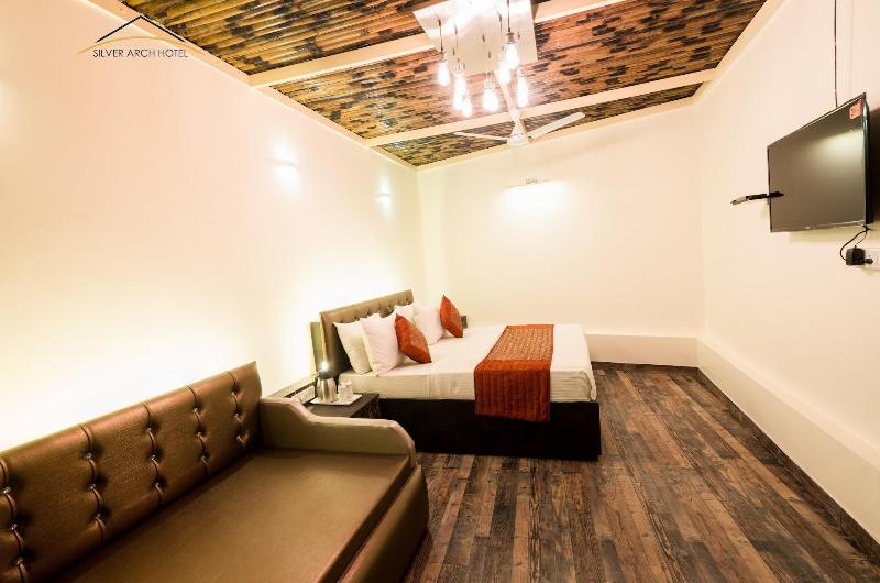 Silver Arch Hotel image
