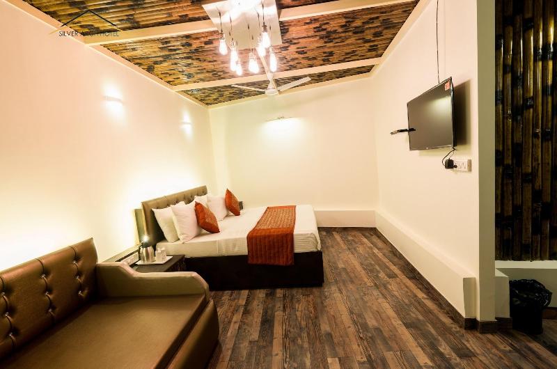 Silver Arch Hotel image