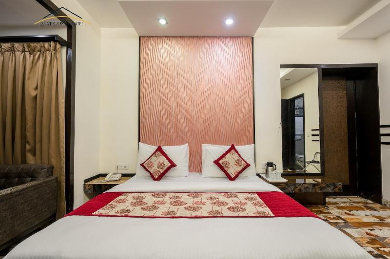 Silver Arch Hotel image