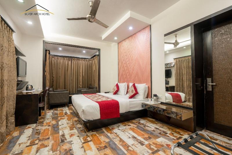 Silver Arch Hotel image