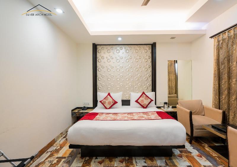 Silver Arch Hotel image