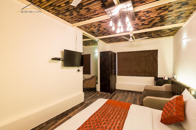 Silver Arch Hotel image