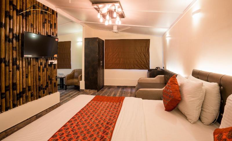 Silver Arch Hotel image