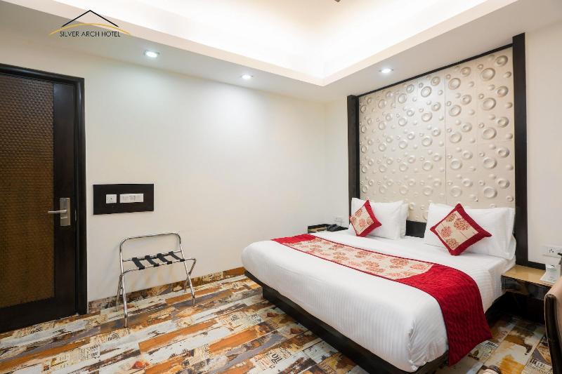 Silver Arch Hotel image