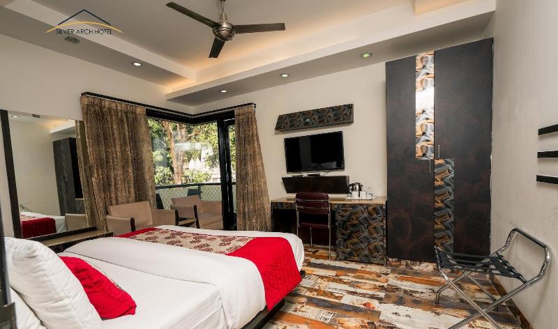 Silver Arch Hotel image
