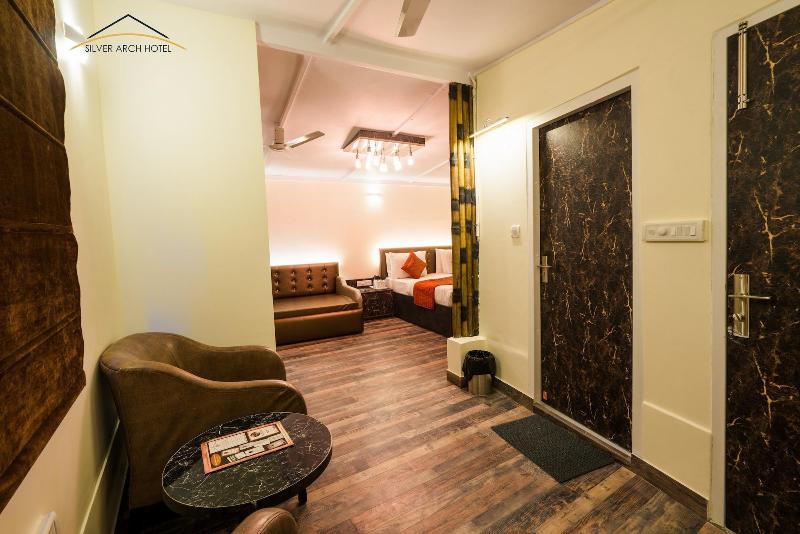 Silver Arch Hotel image