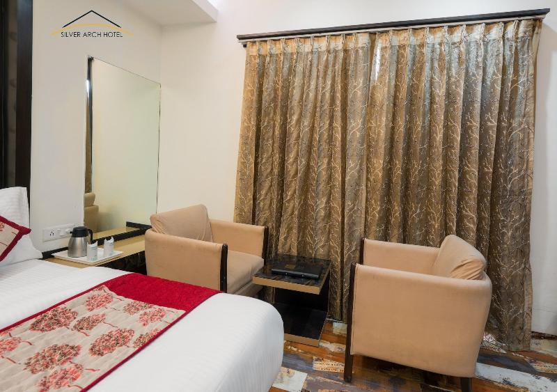 Silver Arch Hotel image