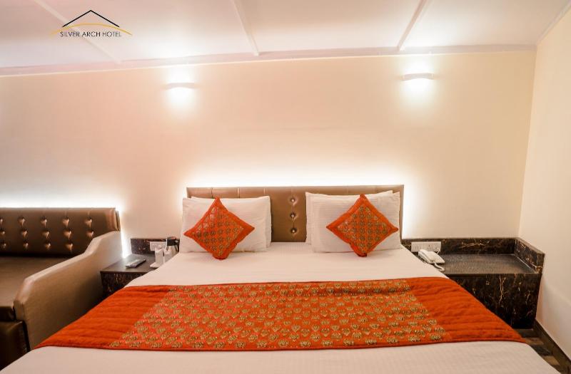 Silver Arch Hotel image