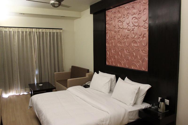 Silver Arch Hotel image
