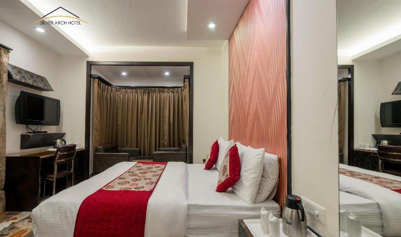 Silver Arch Hotel image